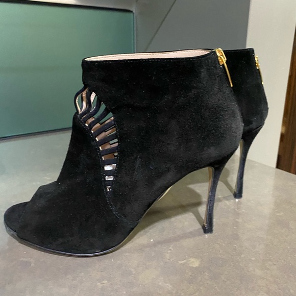 Italian company booties with a heel - Picture 4 of 4